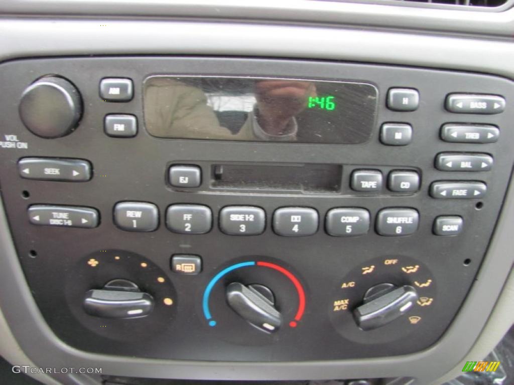 2003 Ford Taurus SE Wagon Controls Photo #48311740