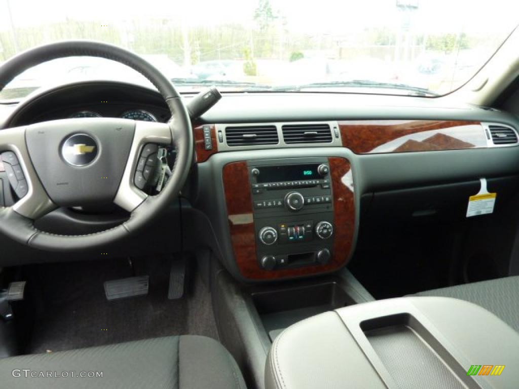 2011 Chevrolet Avalanche LS 4x4 Ebony Dashboard Photo #48312238