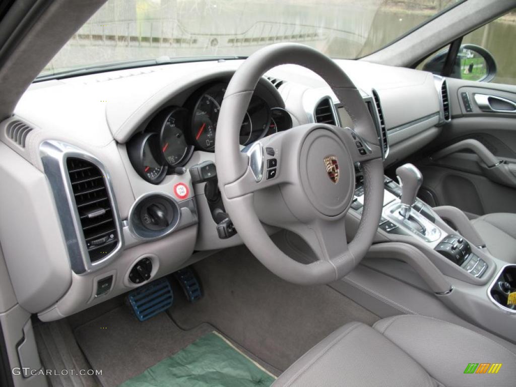 2011 Porsche Cayenne Turbo Platinum Grey Steering Wheel Photo #48312751