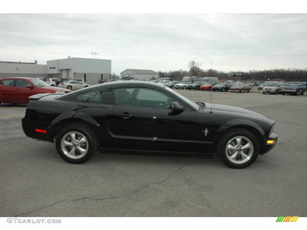 2007 Mustang V6 Premium Coupe - Black / Dark Charcoal photo #13