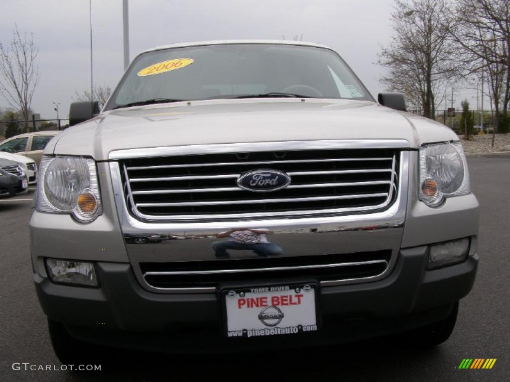 2006 Explorer XLT 4x4 - Silver Birch Metallic / Stone photo #2