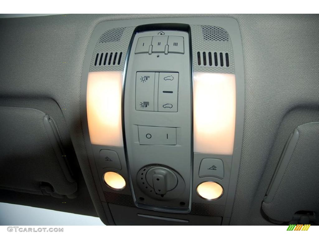 2008 Audi Q7 4.2 Premium quattro Controls Photo #48316399