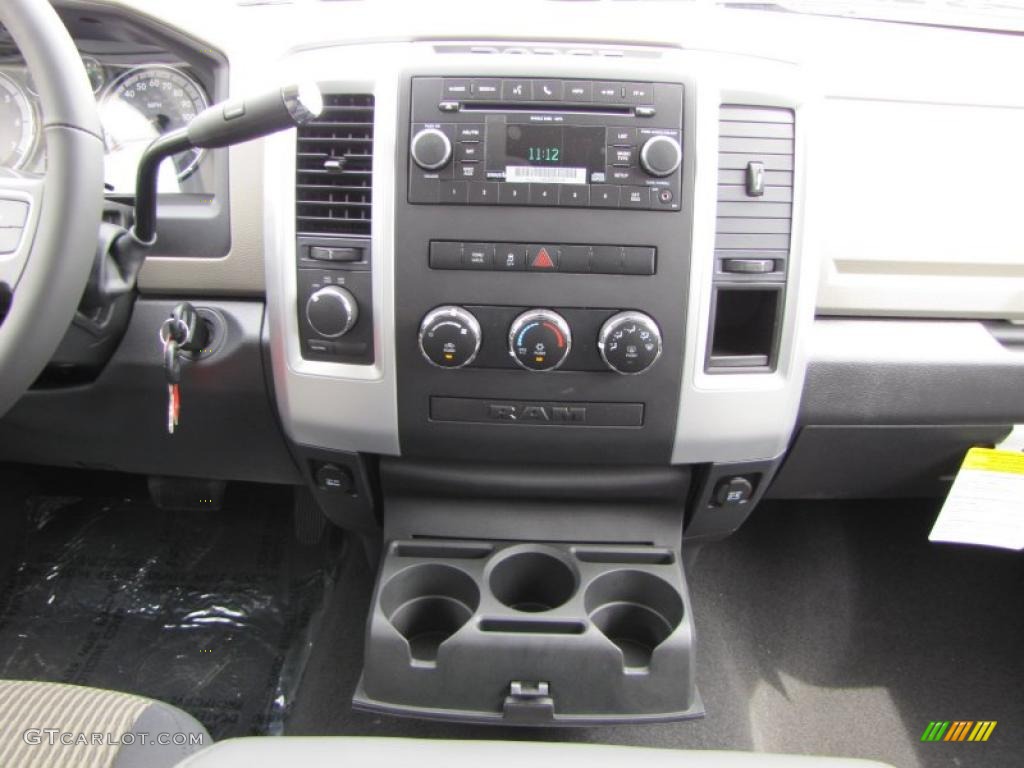 2011 Ram 1500 Big Horn Quad Cab 4x4 - Brilliant Black Crystal Pearl / Dark Slate Gray/Medium Graystone photo #14