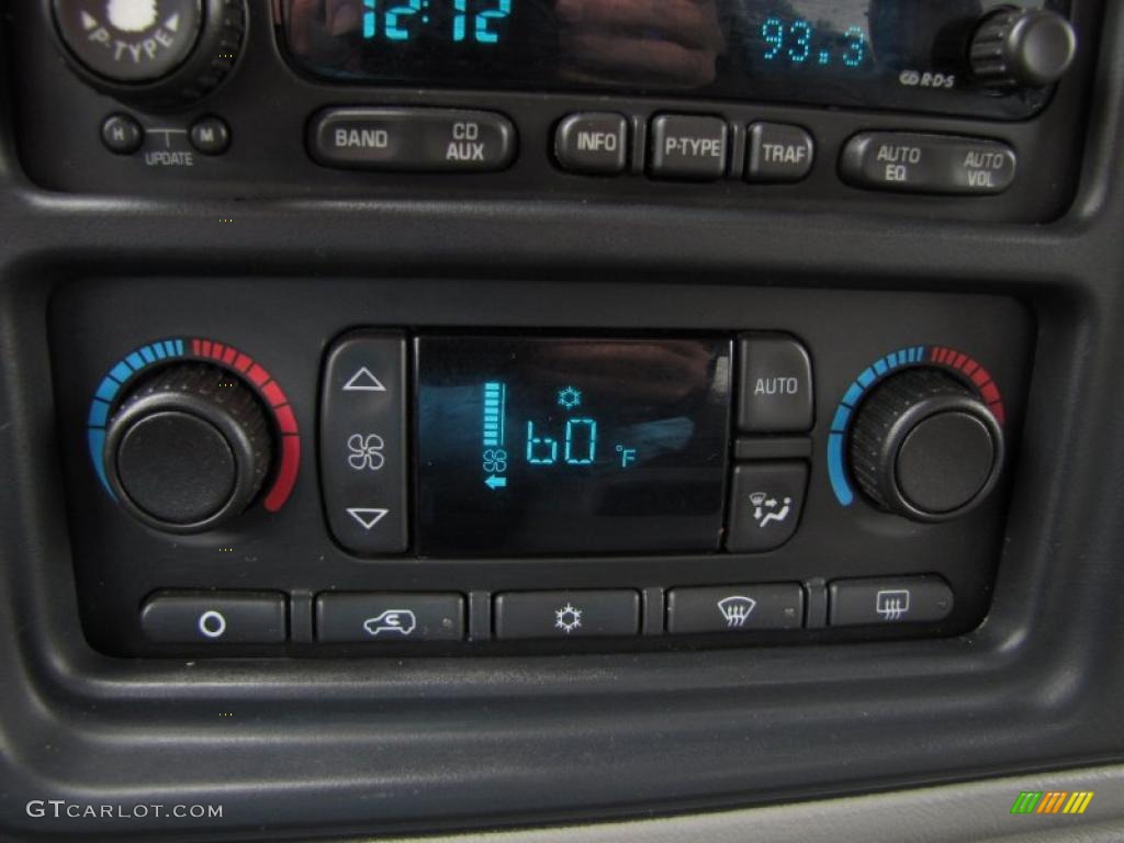 2004 Chevrolet Silverado 2500HD LT Crew Cab 4x4 Controls Photo #48321785