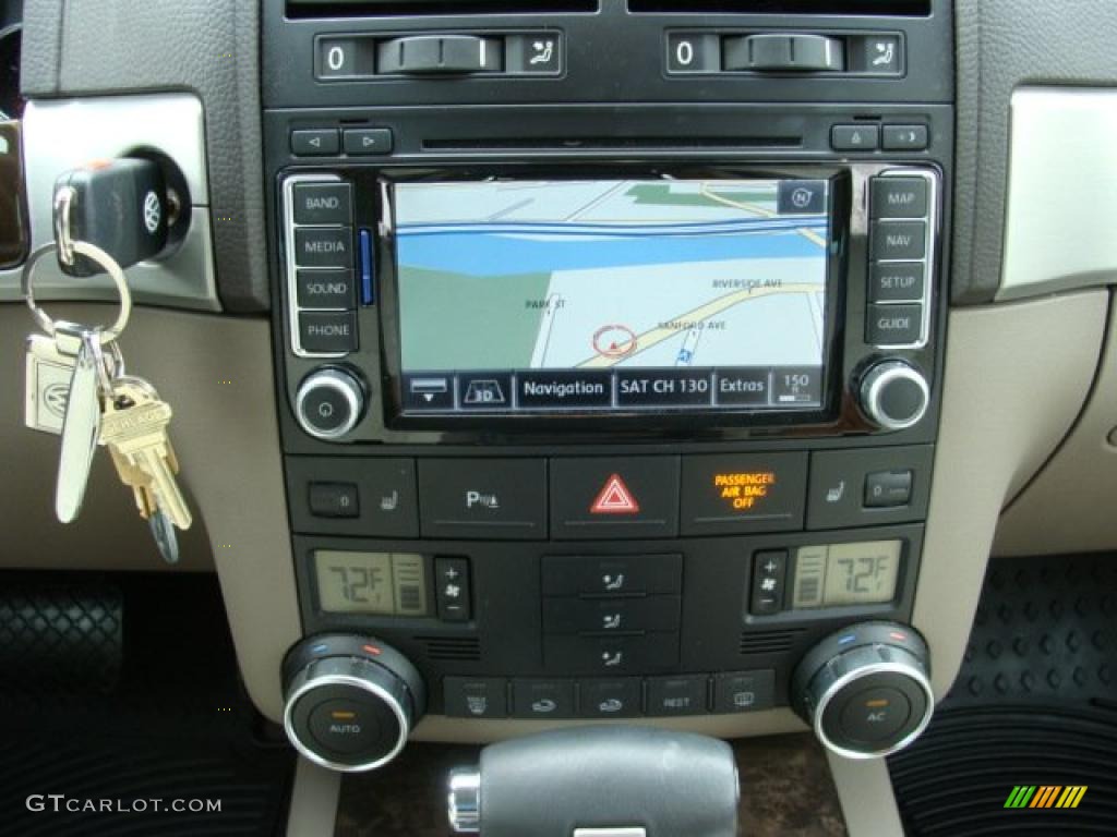 2010 Volkswagen Touareg TDI 4XMotion Navigation Photos