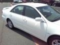 2004 Super White Toyota Camry LE  photo #21