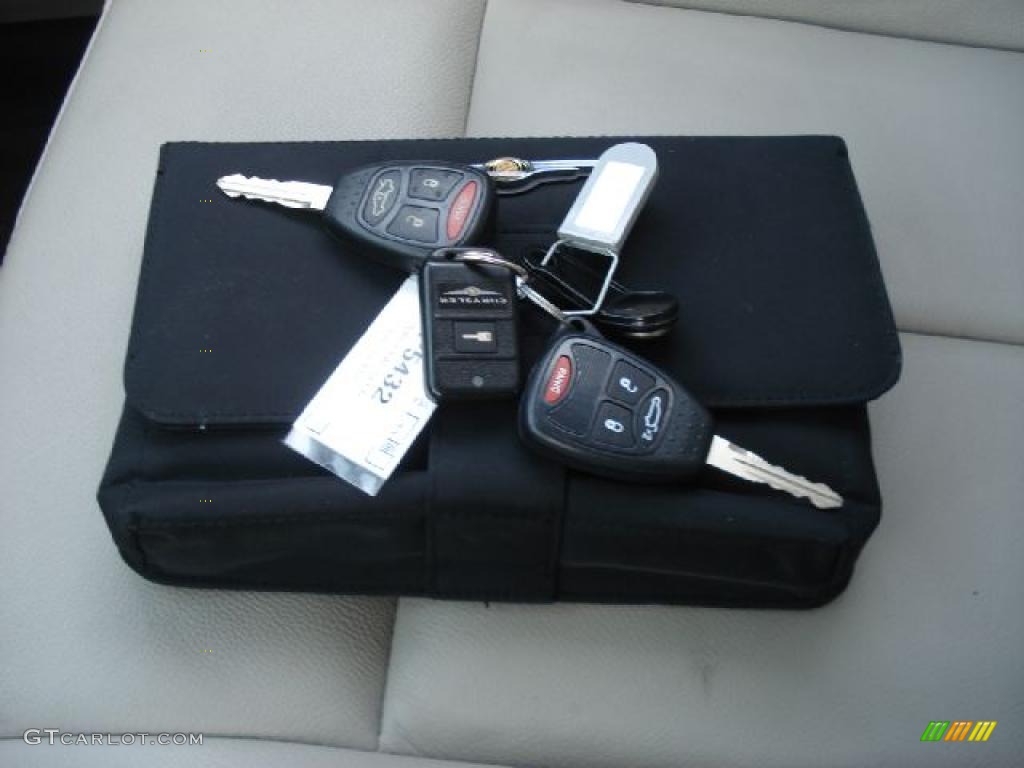 2007 Chrysler 300 Touring AWD Books/Manuals Photo #48326951