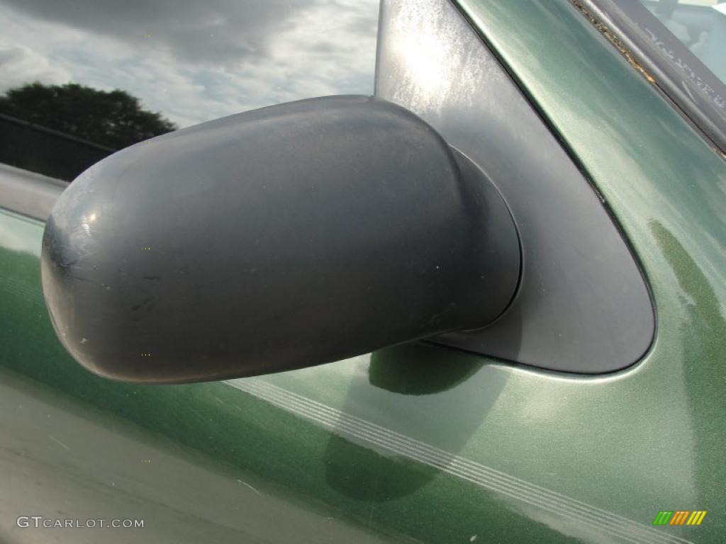 2000 Cavalier Sedan - Dark Colorado Green Metallic / Graphite photo #15