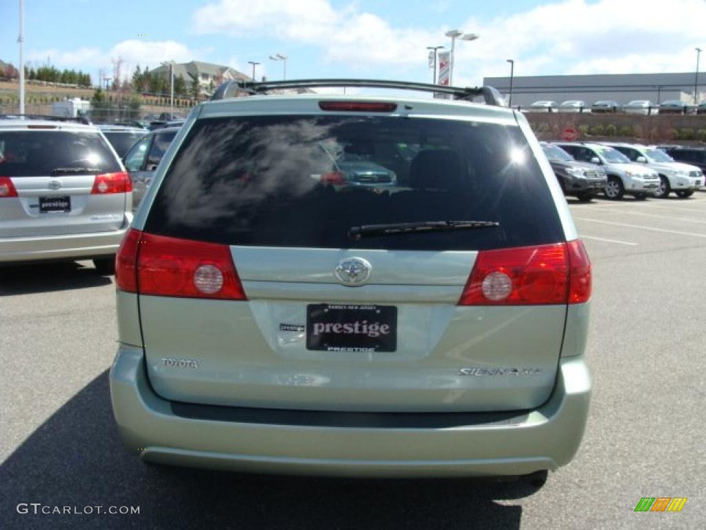 2006 Sienna XLE - Silver Pine Mica / Stone Gray photo #5