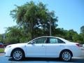 2011 White Platinum Tri-Coat Lincoln MKZ FWD  photo #2