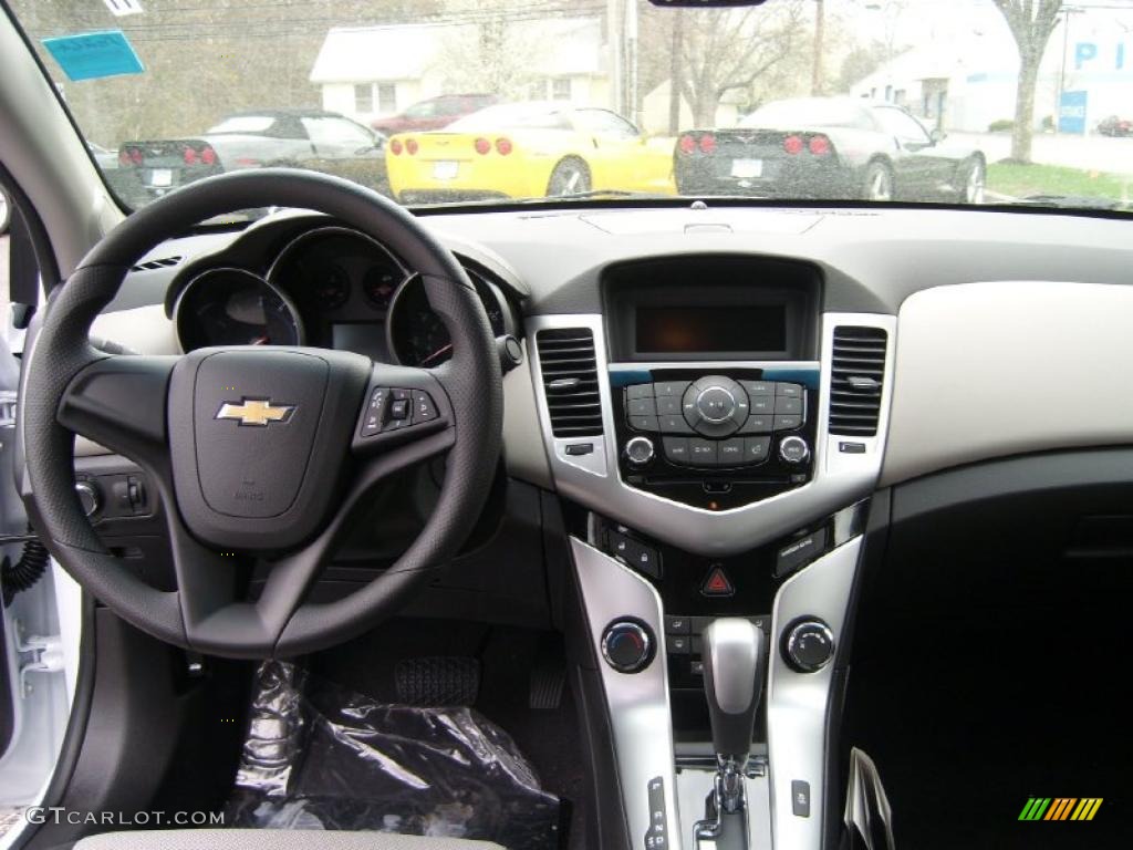 2011 Chevrolet Cruze LS dashboard Photo #48340072