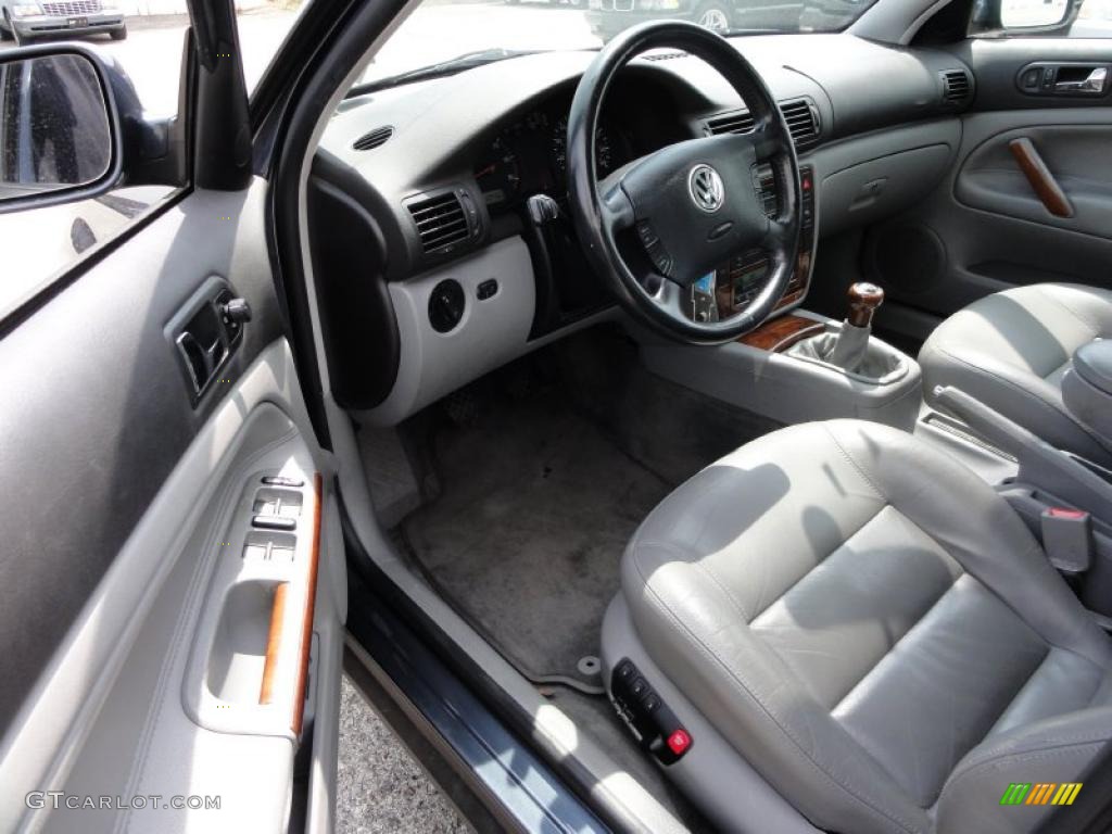 Gray Interior 2001 Volkswagen Passat GLX Sedan Photo #48342148