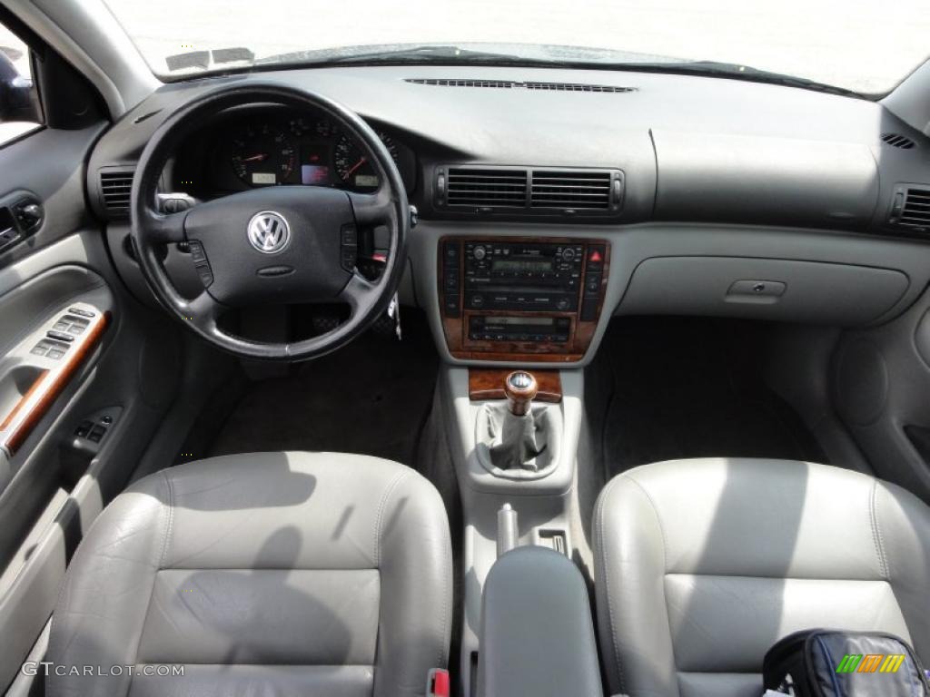 2001 Volkswagen Passat GLX Sedan Gray Dashboard Photo #48342391