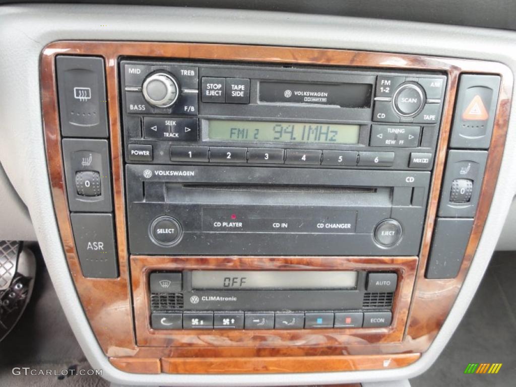 2001 Volkswagen Passat GLX Sedan Controls Photo #48342649