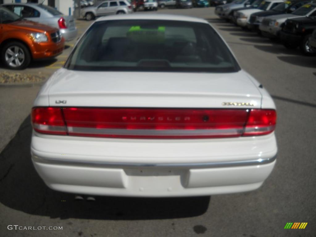 1996 Concorde LXi - Bright White / Dark Gray photo #3