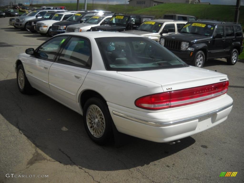 1996 Concorde LXi - Bright White / Dark Gray photo #4