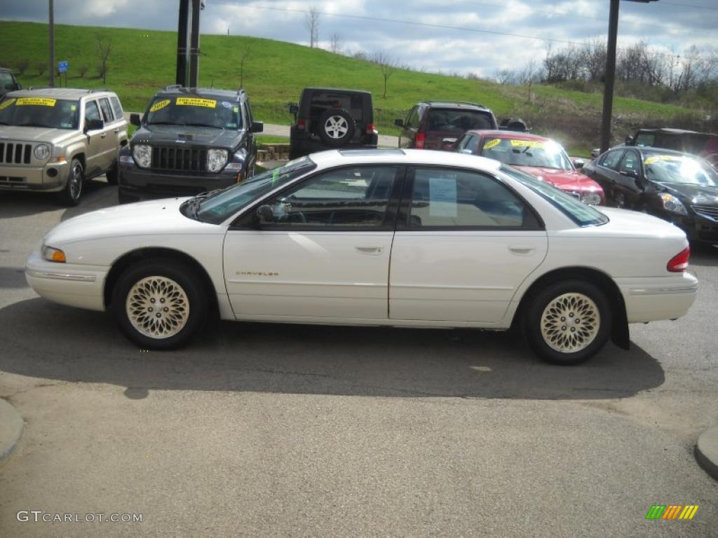 1996 Concorde LXi - Bright White / Dark Gray photo #5