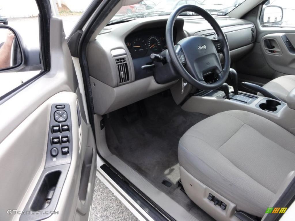 Sandstone Interior 2004 Jeep Grand Cherokee Laredo 4x4 Photo #48344500