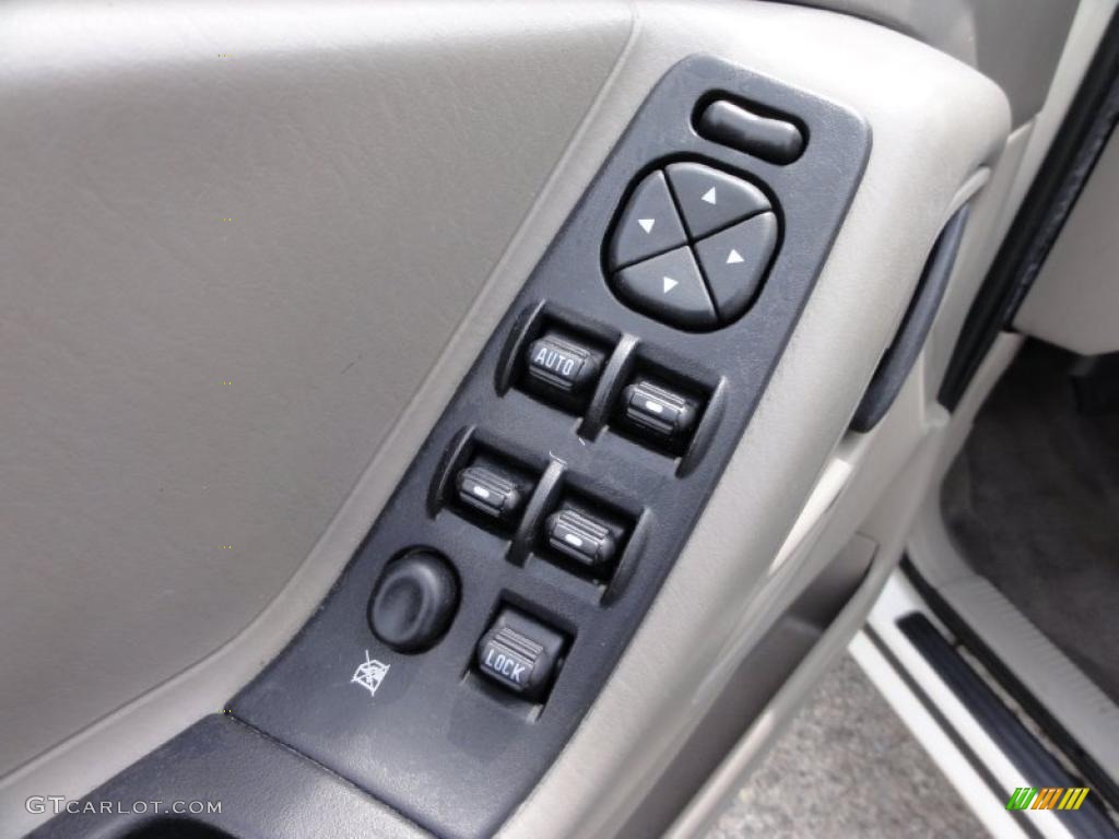 2004 Jeep Grand Cherokee Laredo 4x4 Controls Photo #48344533