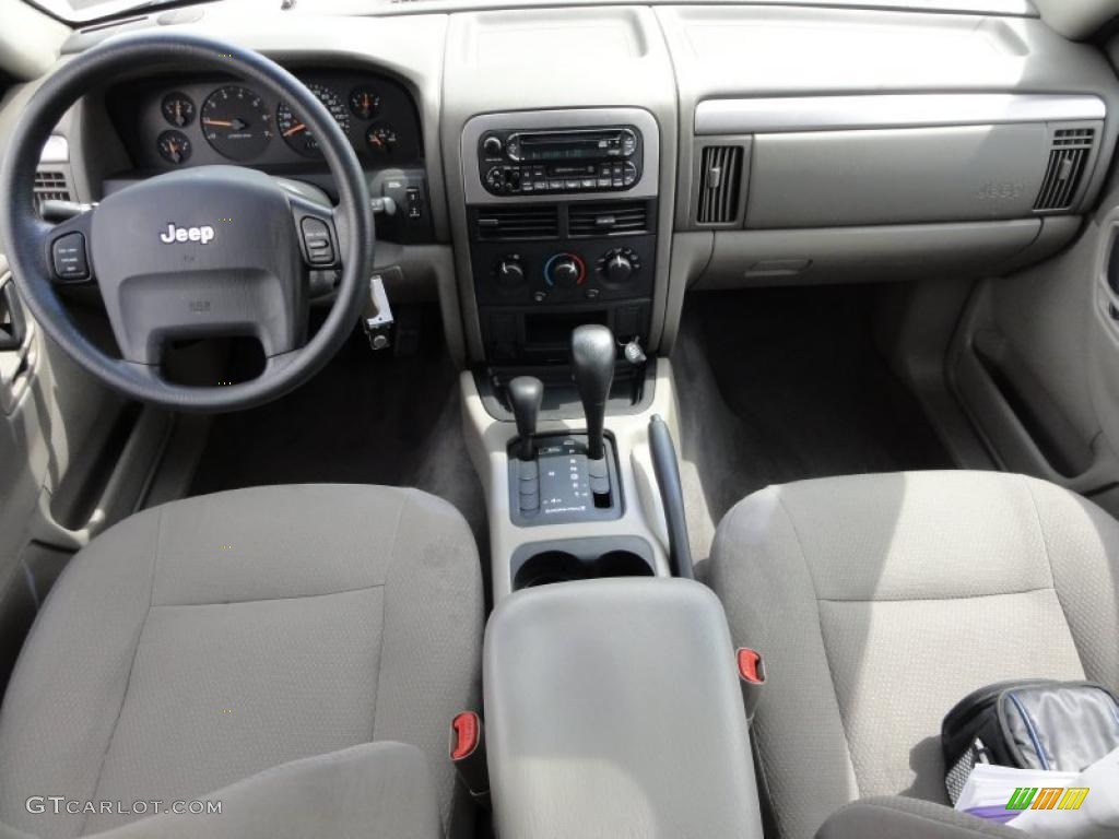 2004 Jeep Grand Cherokee Laredo 4x4 Sandstone Dashboard Photo #48344761