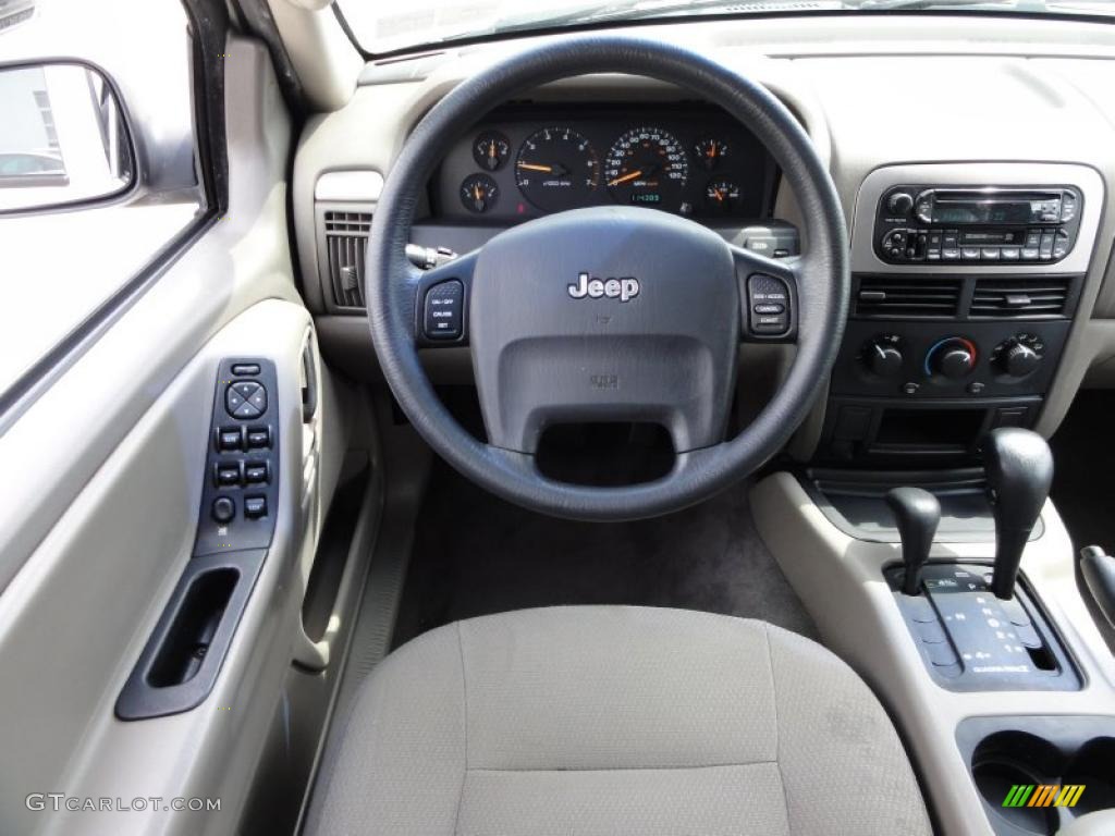 2004 Jeep Grand Cherokee Laredo 4x4 Controls Photo #48344776
