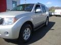 Silver Lightning - Pathfinder SE 4x4 Photo No. 4