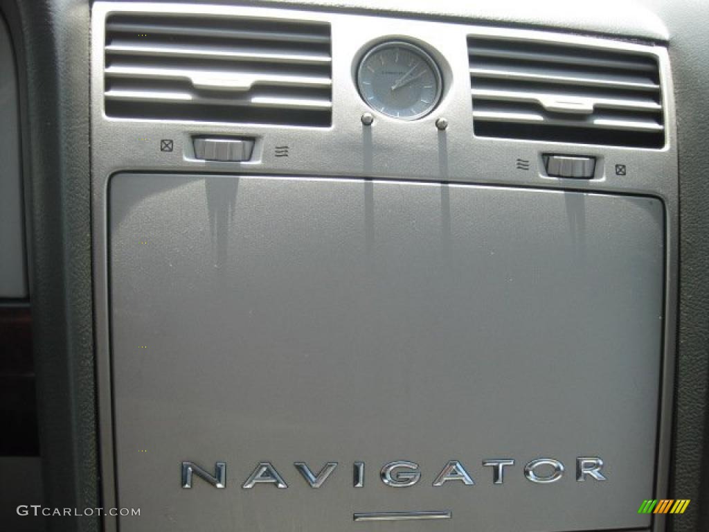 2004 Navigator Luxury 4x4 - Silver Birch Metallic / Dove Grey photo #29