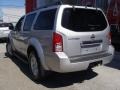 Silver Lightning - Pathfinder SE 4x4 Photo No. 7