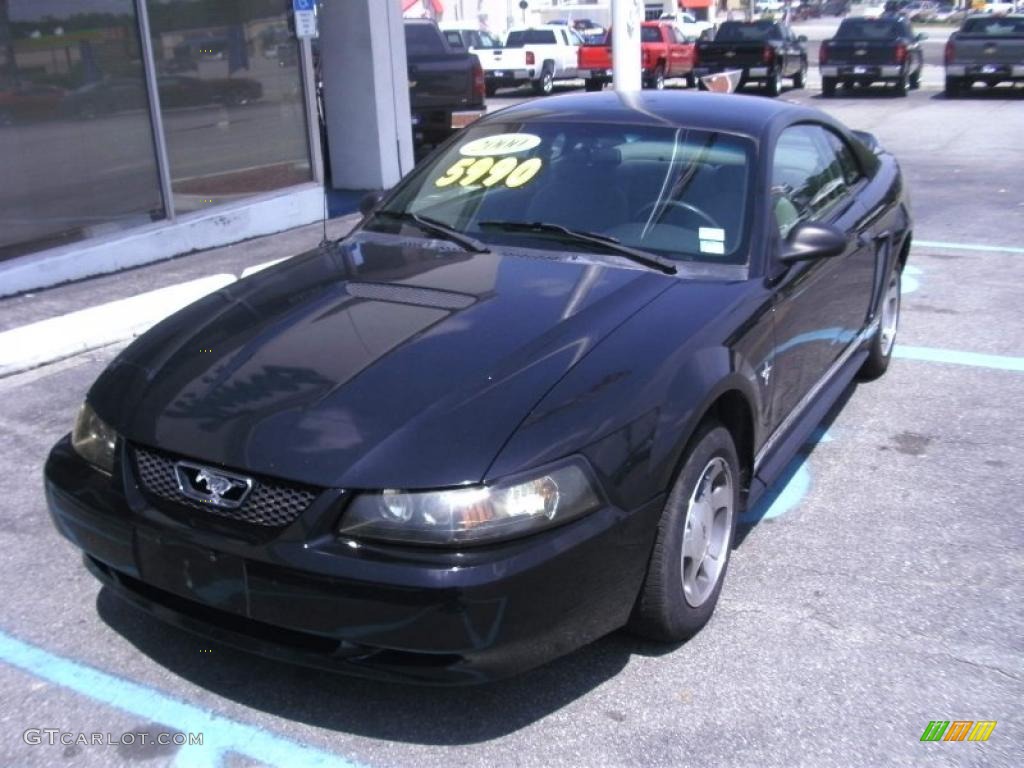 2000 Mustang V6 Coupe - Black / Medium Graphite photo #2