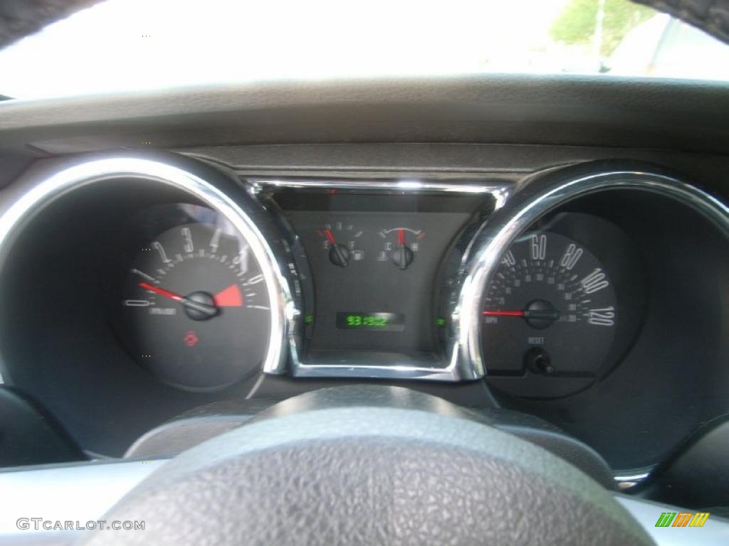 2006 Mustang V6 Deluxe Coupe - Torch Red / Dark Charcoal photo #17