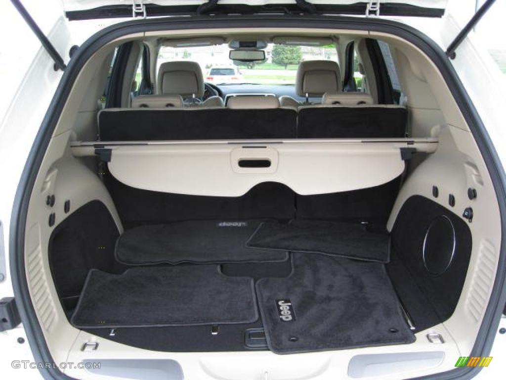 2011 Jeep Grand Cherokee Limited 4x4 Trunk Photo #48354832