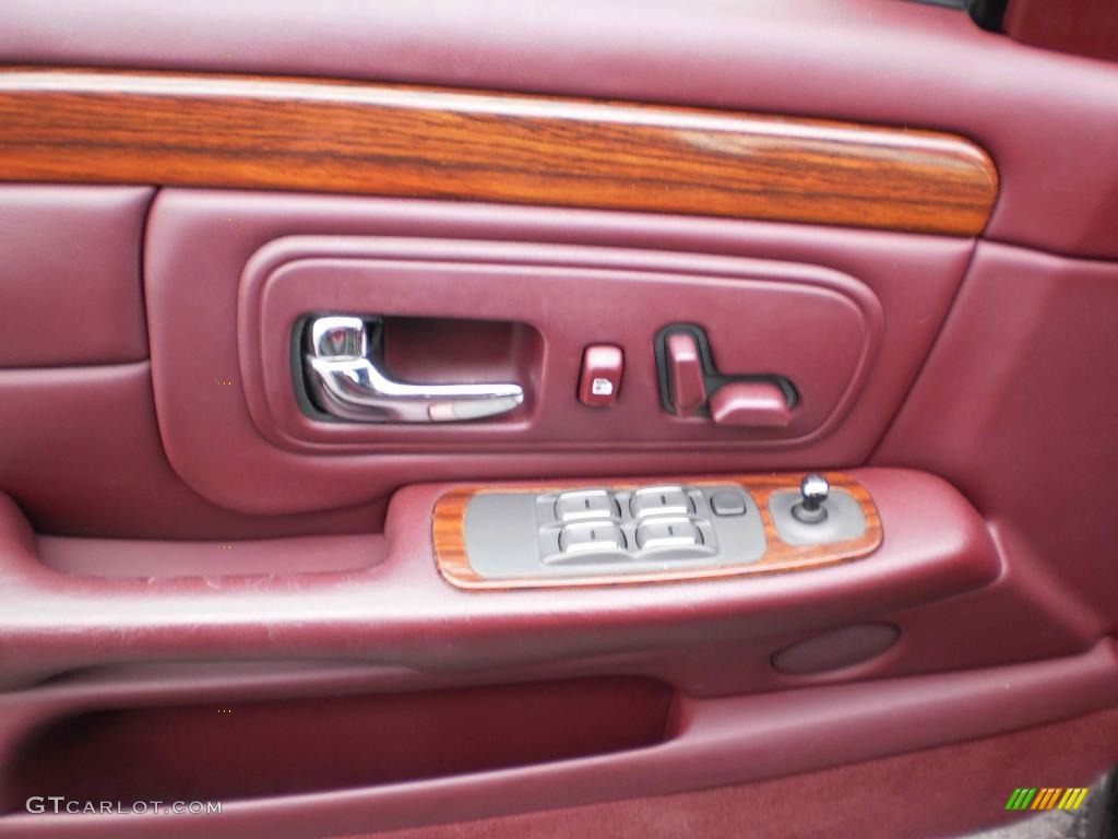 1999 Cadillac DeVille Sedan Controls Photo #48355204