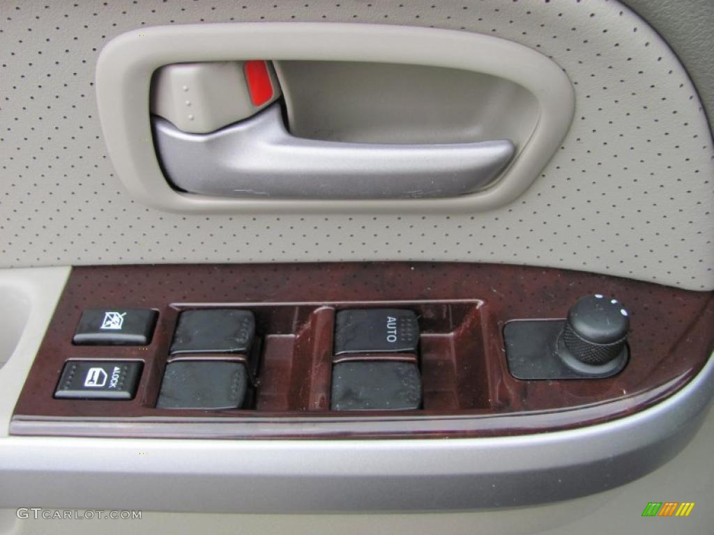 2007 Suzuki Grand Vitara Luxury 4x4 Controls Photo #48356758