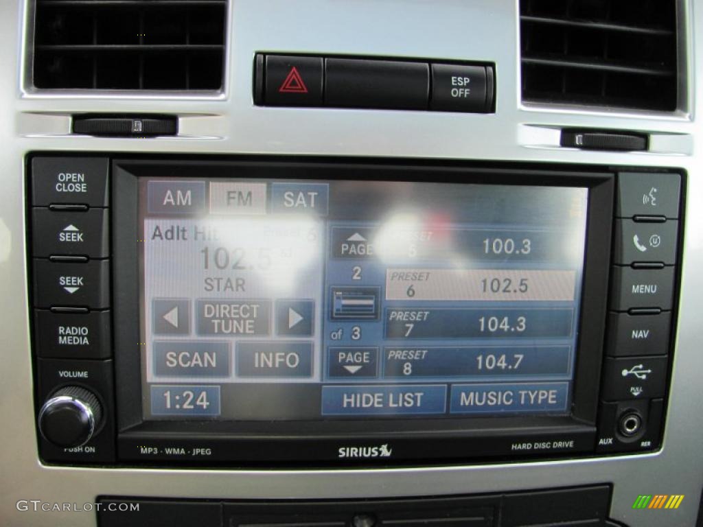 2008 Chrysler 300 C HEMI AWD Controls Photo #48357086