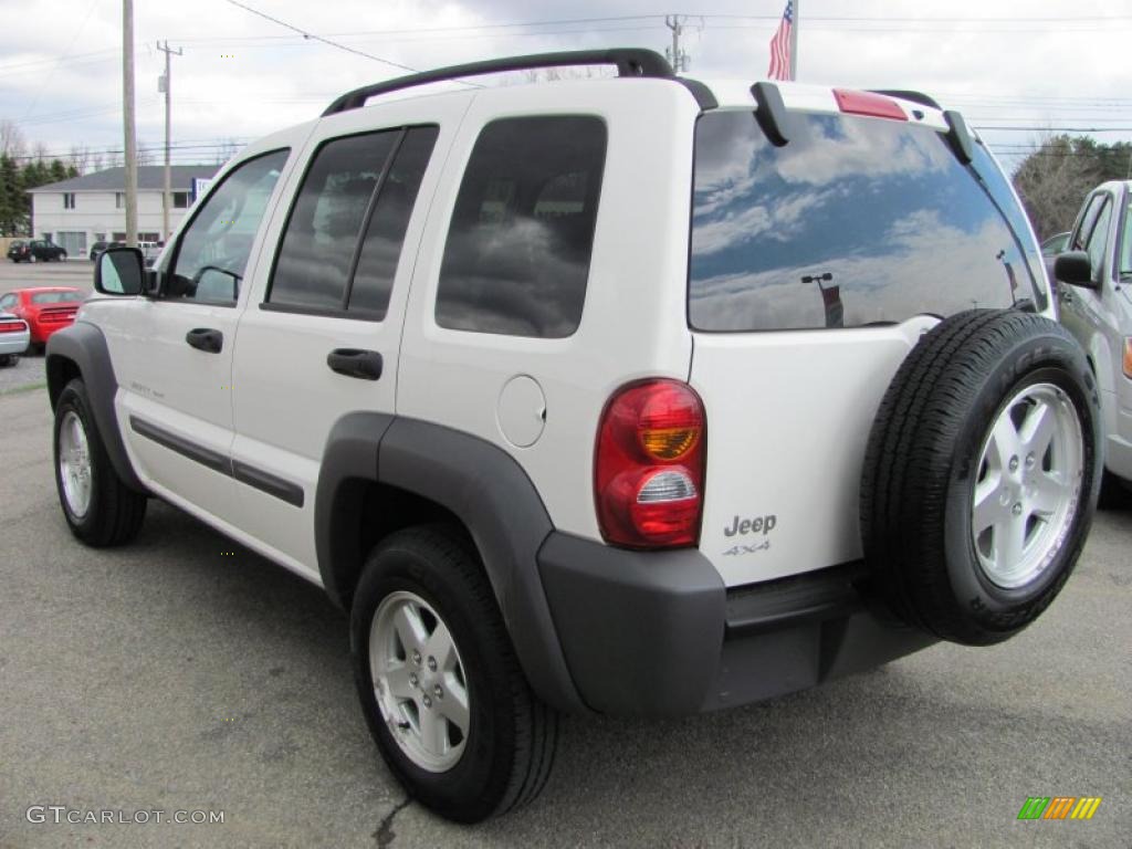 2003 Liberty Sport 4x4 - Stone White / Dark Slate Gray photo #2