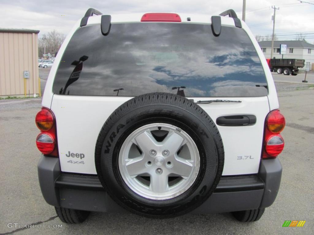 2003 Liberty Sport 4x4 - Stone White / Dark Slate Gray photo #14