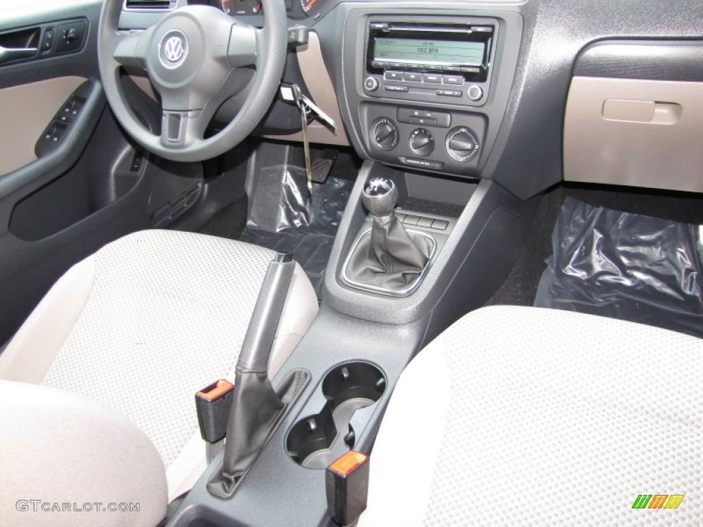 2011 Volkswagen Jetta S Sedan 5 Speed Manual Transmission Photo #48359659