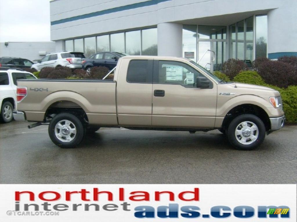 2011 F150 XLT SuperCab 4x4 - Pale Adobe Metallic / Pale Adobe photo #1