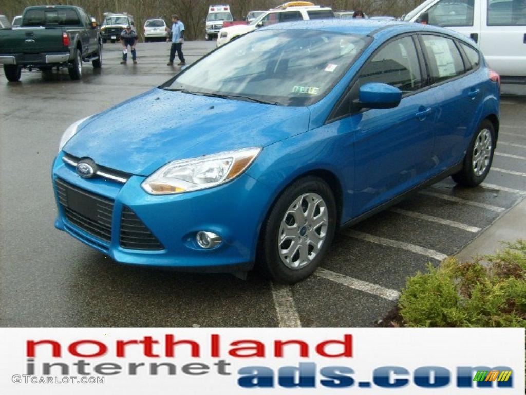 2012 Focus SE 5-Door - Blue Candy Metallic / Charcoal Black photo #4