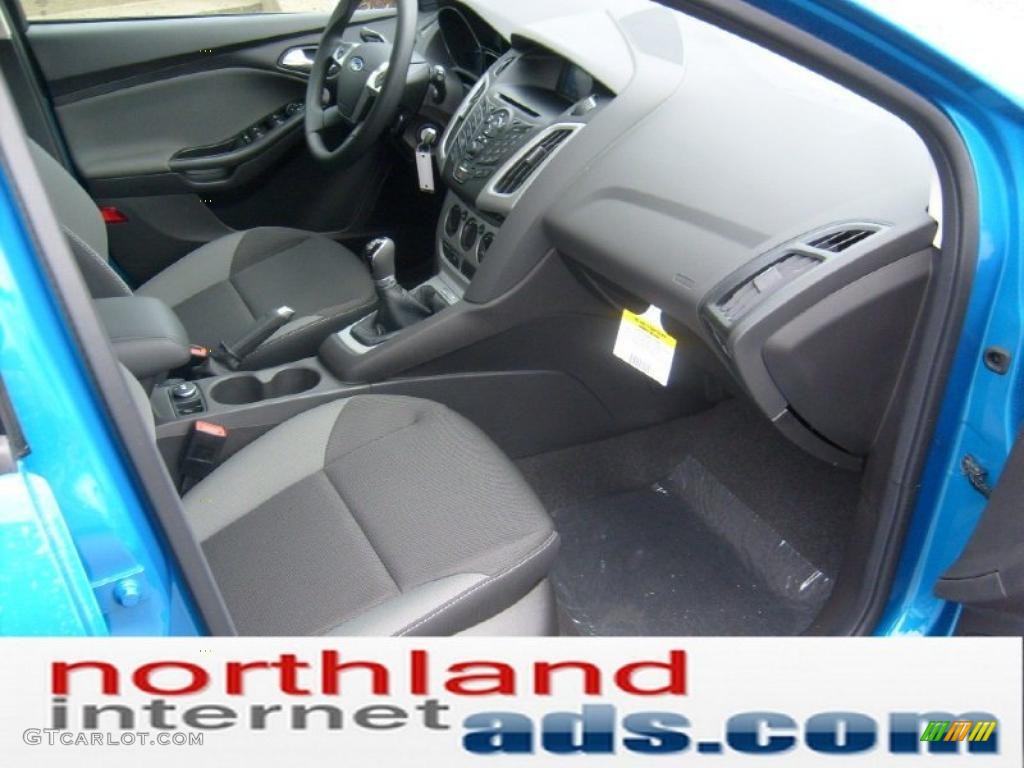 2012 Focus SE 5-Door - Blue Candy Metallic / Charcoal Black photo #16