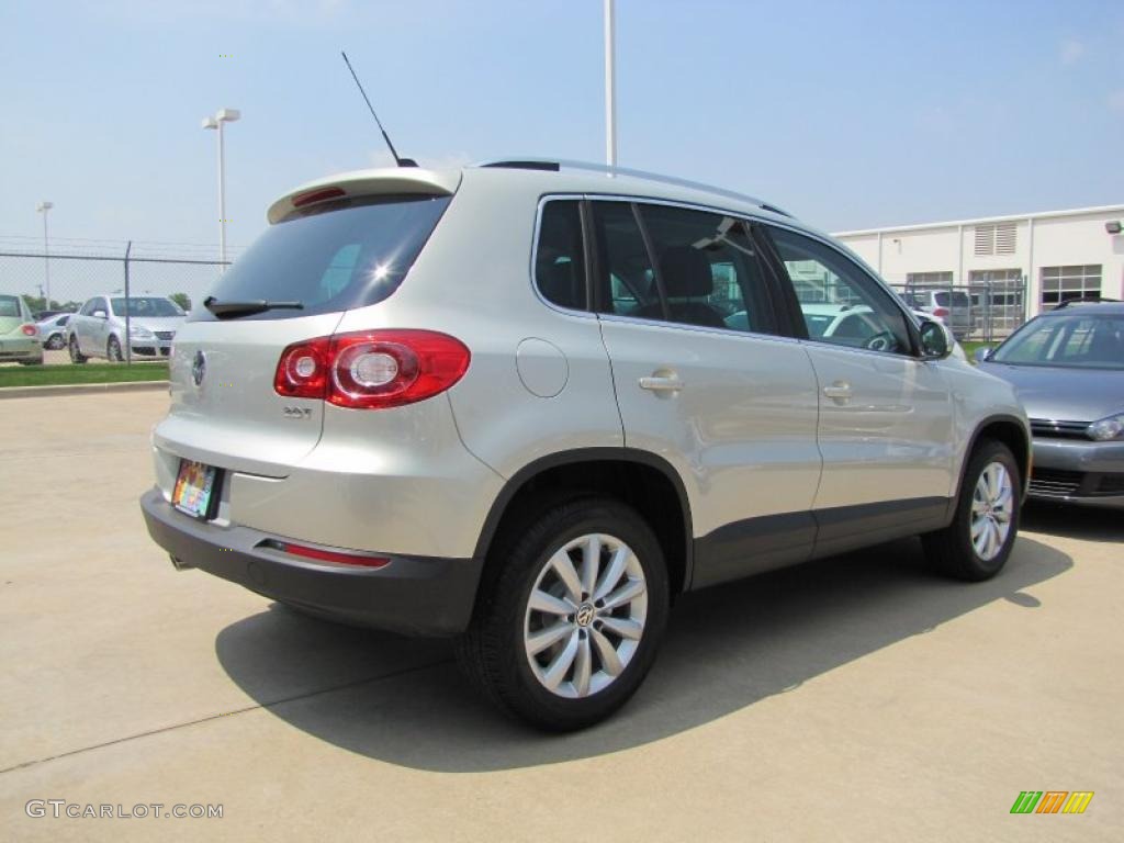 2011 Tiguan SE - White Gold Metallic / Charcoal photo #2