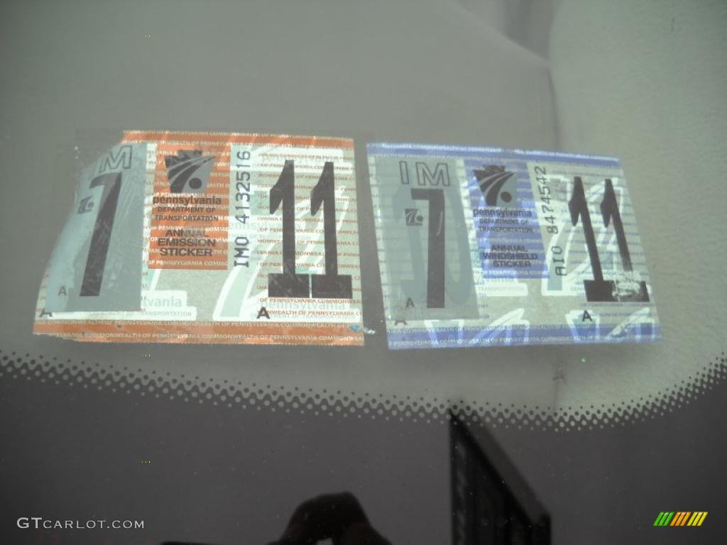 2002 DeVille DHS - Blue Onyx Metallic / Oatmeal photo #13