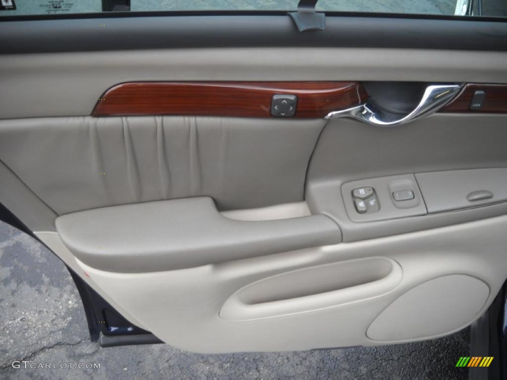 2002 Cadillac DeVille DHS Oatmeal Door Panel Photo #48364270
