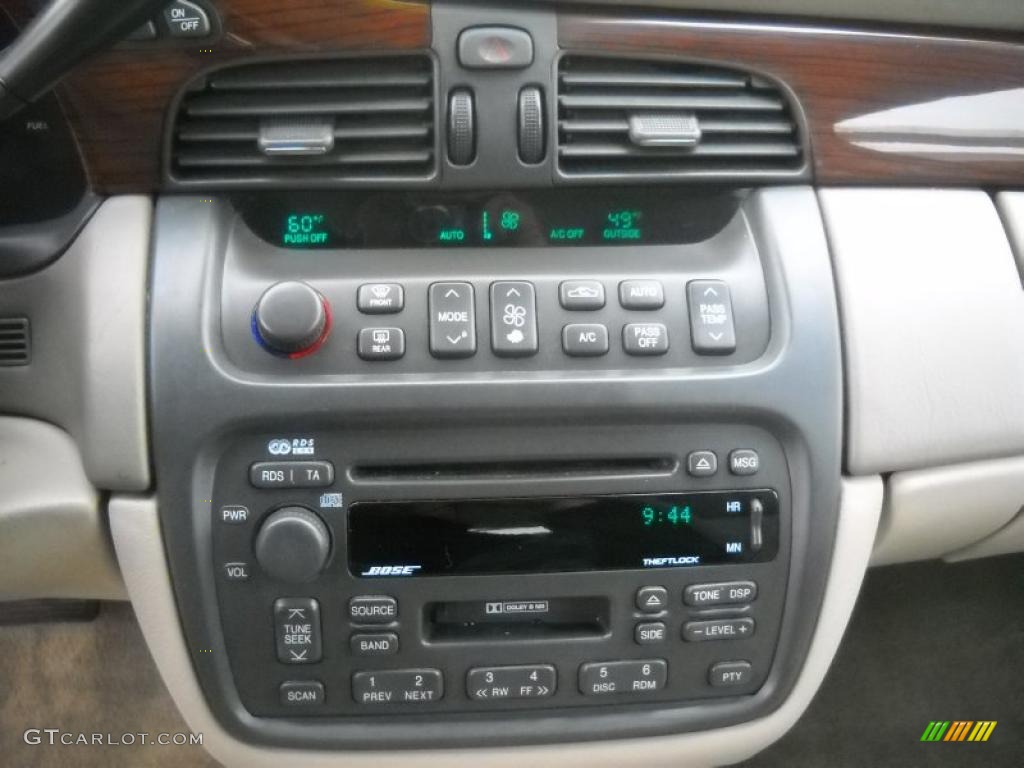 2002 Cadillac DeVille DHS Controls Photo #48364312