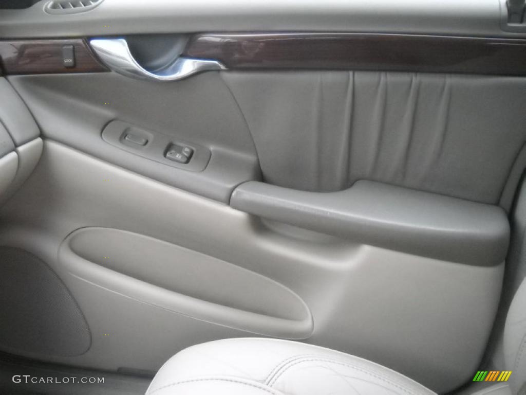 2002 DeVille DHS - Blue Onyx Metallic / Oatmeal photo #18