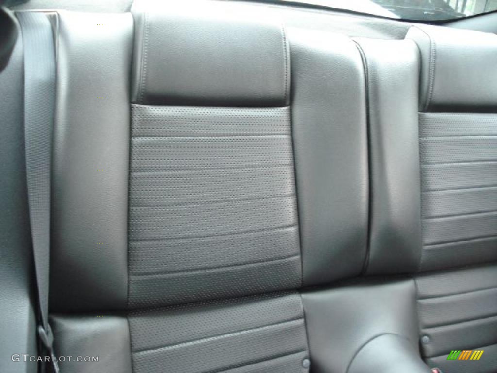 Dark Charcoal Interior 2005 Ford Mustang GT Premium Coupe Photo #48365518