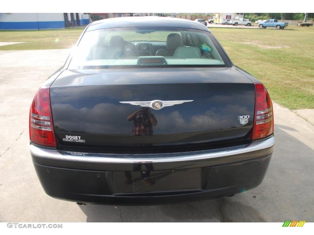 2005 300 C HEMI - Brilliant Black Crystal Pearl / Dark Slate Gray/Light Graystone photo #3