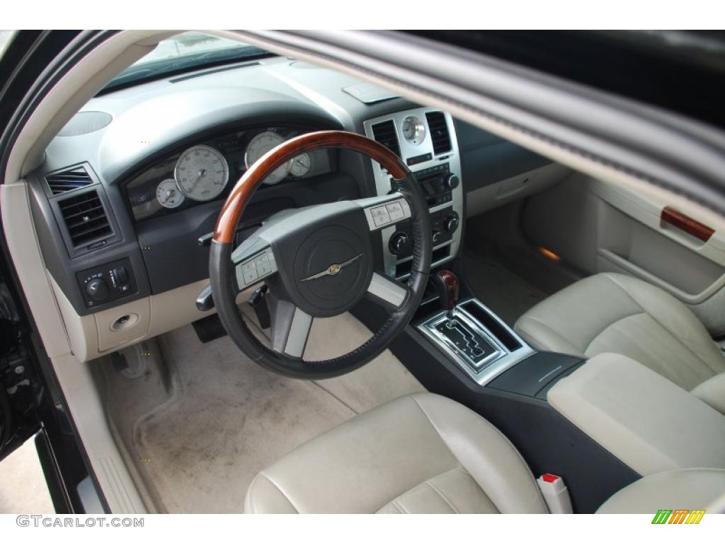 2005 300 C HEMI - Brilliant Black Crystal Pearl / Dark Slate Gray/Light Graystone photo #7