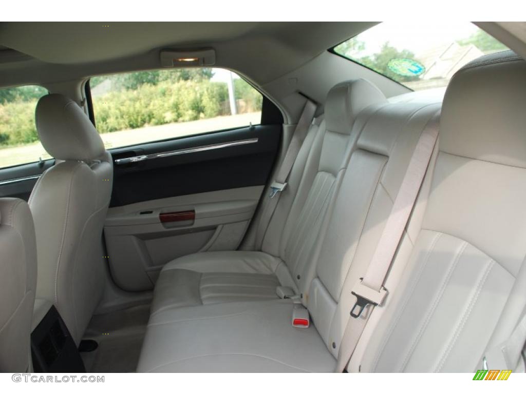 2005 300 C HEMI - Brilliant Black Crystal Pearl / Dark Slate Gray/Light Graystone photo #8