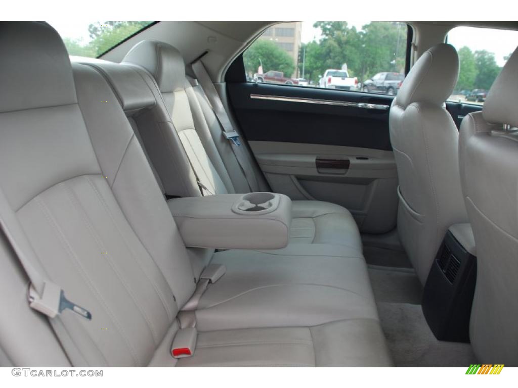 2005 300 C HEMI - Brilliant Black Crystal Pearl / Dark Slate Gray/Light Graystone photo #9